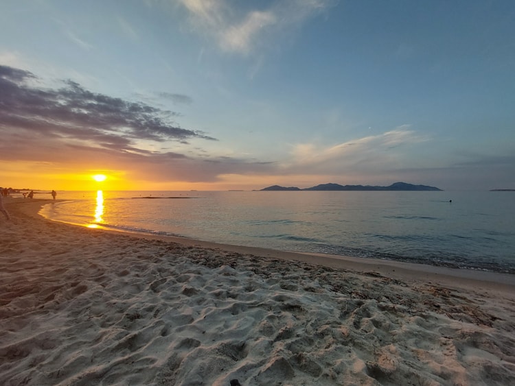 Zonsondergang op strand in Kos